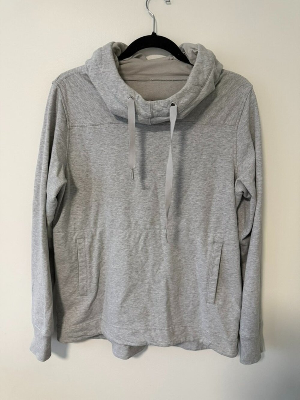 EUC Lululemon pullover hooded sweatshirt